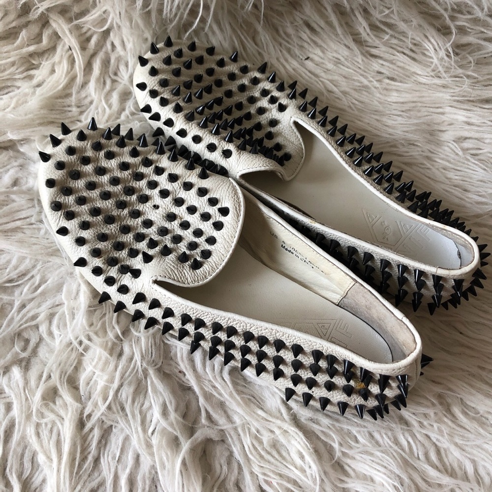 UNIF HELLRAISERS SZ 6 WHITE LEATHER